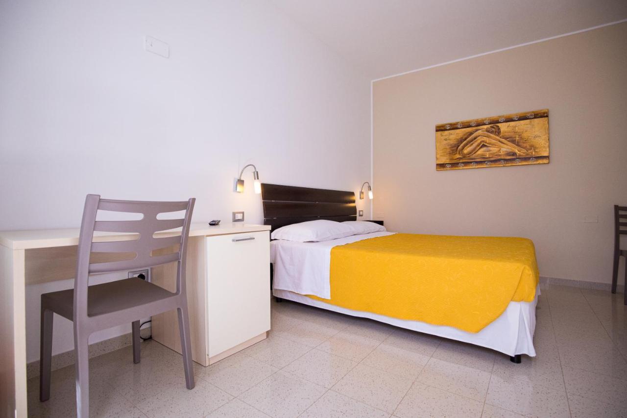 Donnosanto Residence Torre Santa Sabina Exteriör bild