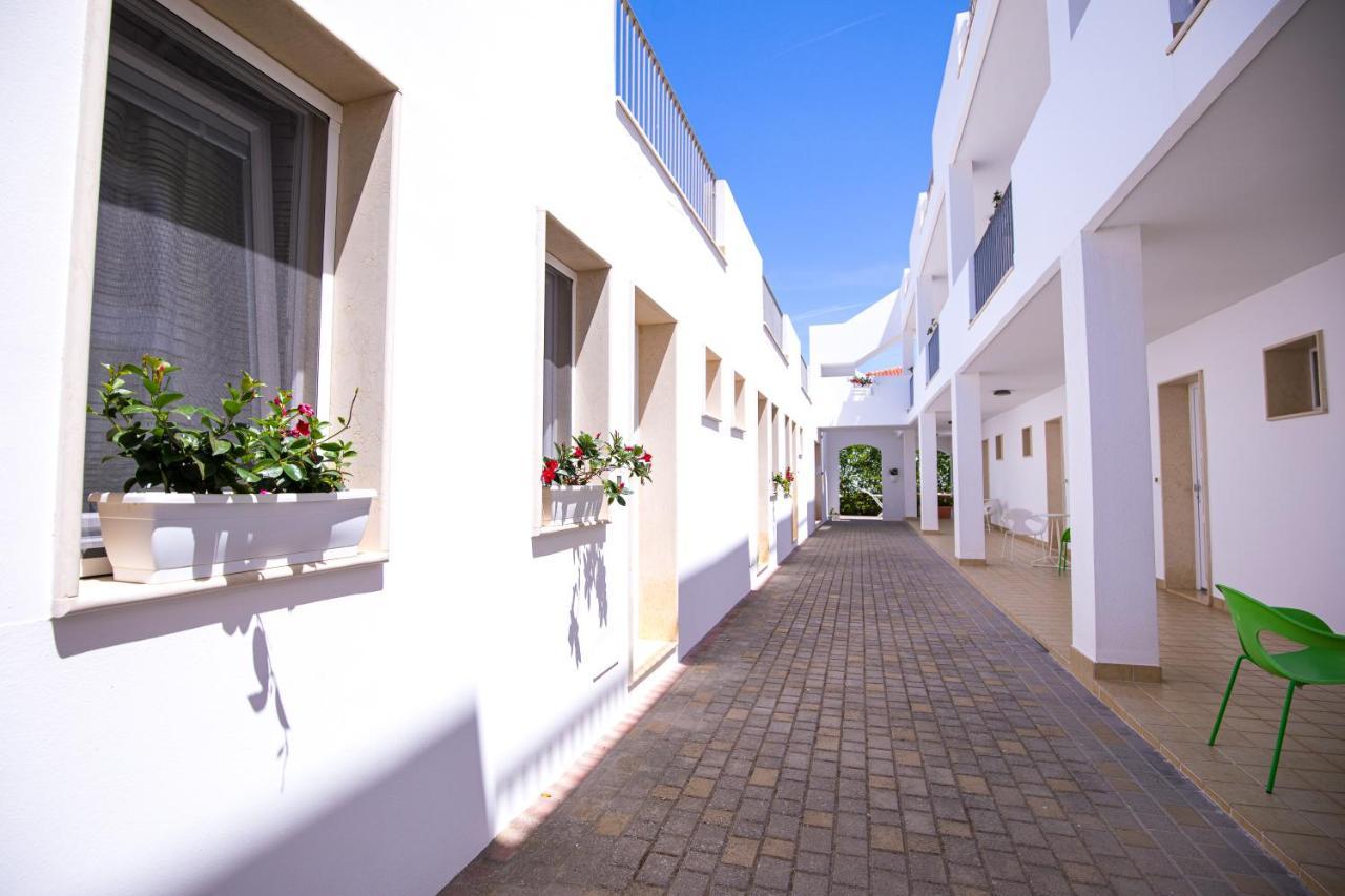 Donnosanto Residence Torre Santa Sabina Exteriör bild