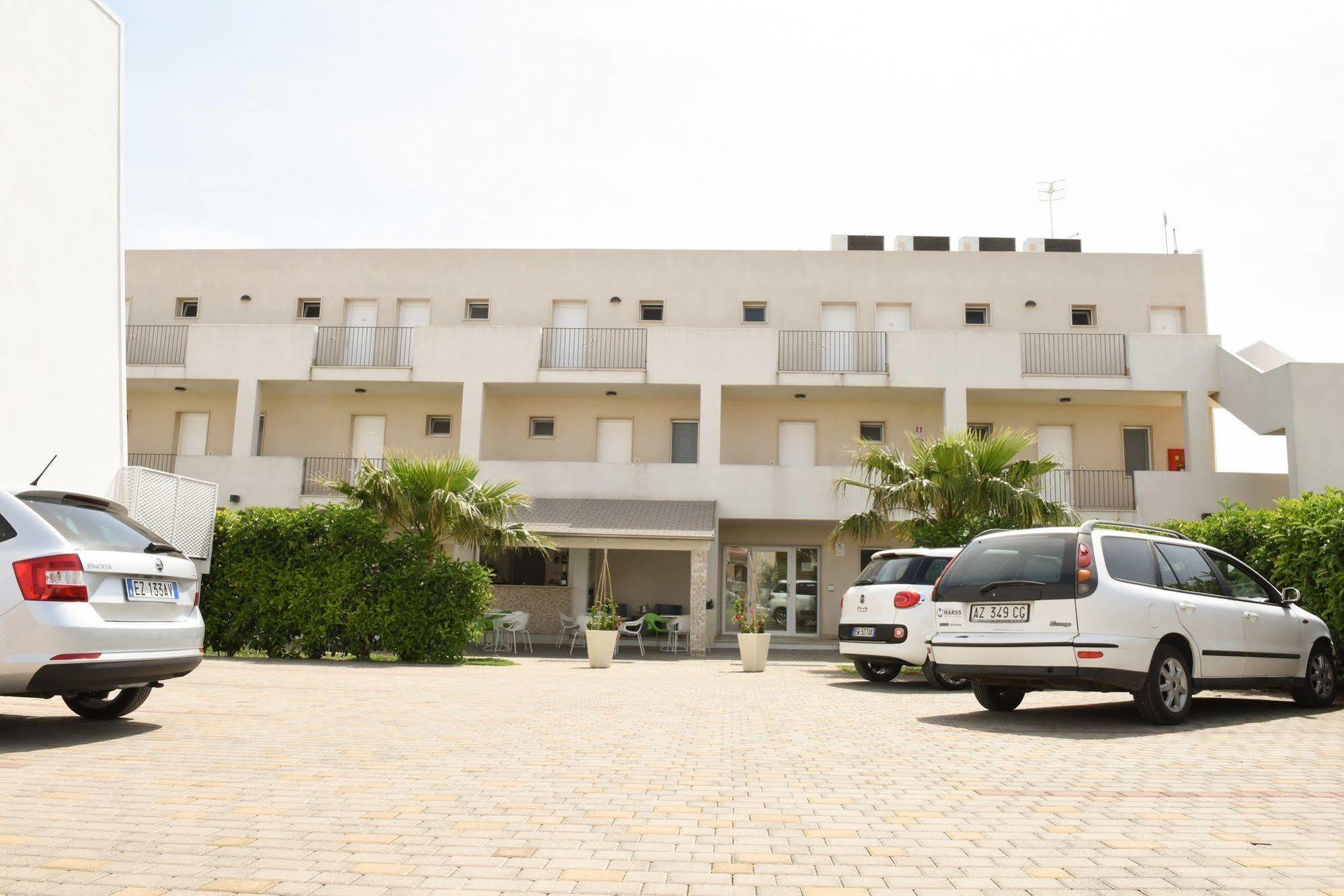 Donnosanto Residence Torre Santa Sabina Exteriör bild